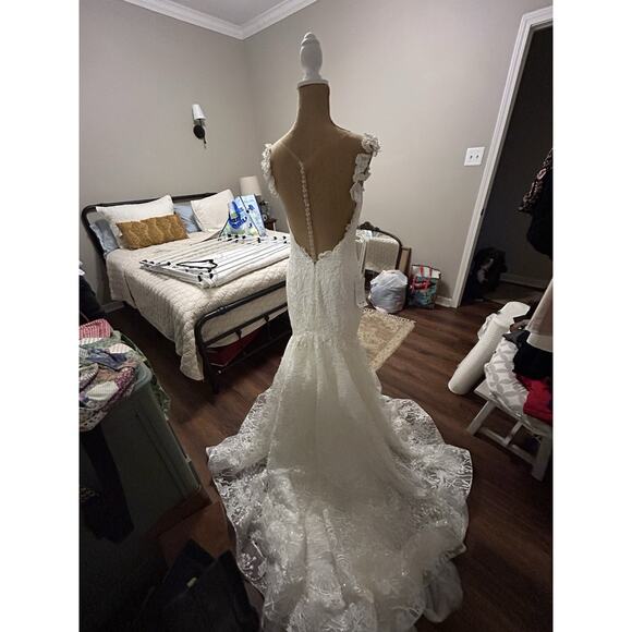 New with Tags Wedding Dress Size 4 - Picture 13 of 14